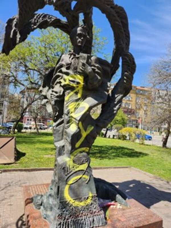 Гавра: Оскверниха паметника на Тарас Шевченко в центъра на София