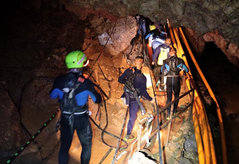 Спасиха ранена жена спелеолог, прекарала 30 часа в пещера в