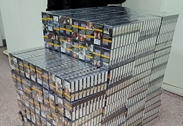 Пътничка се опита да изнесе 3200 кутии цигари през летище Бургас