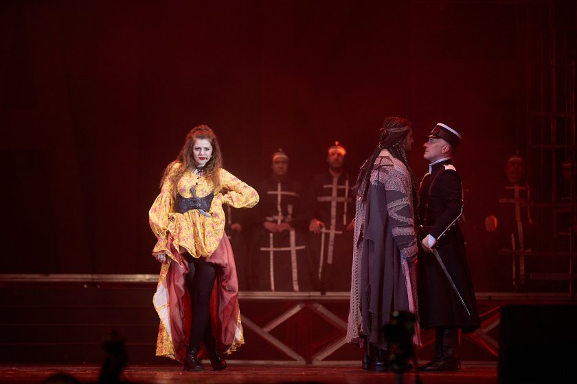 Три биса съпроводиха близо 3-часовия спектакъл на Старозагорската опера Есмералда