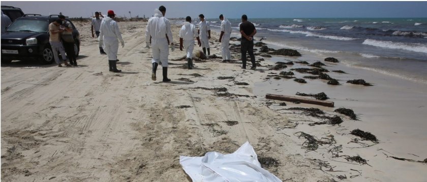 Най-малко 57 тела бяха изхвърлени на брега, след като две
