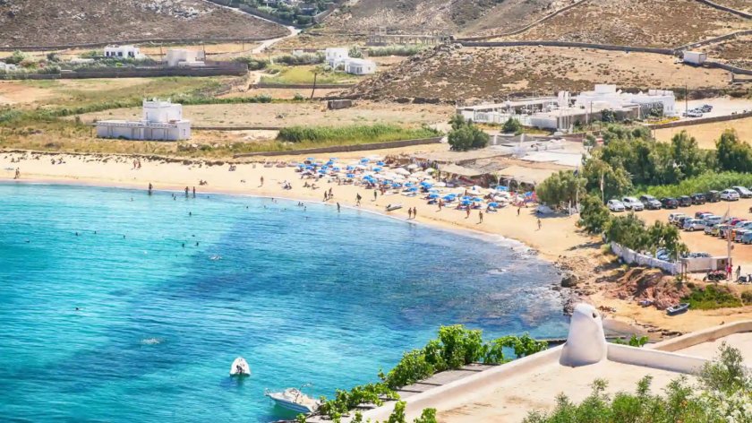 Темида по гръцки: €33 милиона глоба за незаконен бар на плажа