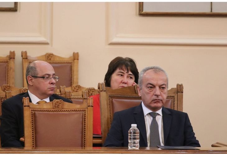 Радев спеши Донев и Велкова за бюджета