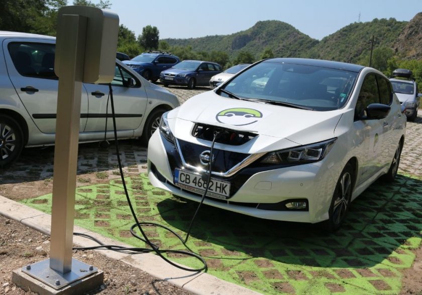 Електромобилите в Кюстендил вече паркират безплатно - решението на Общинския