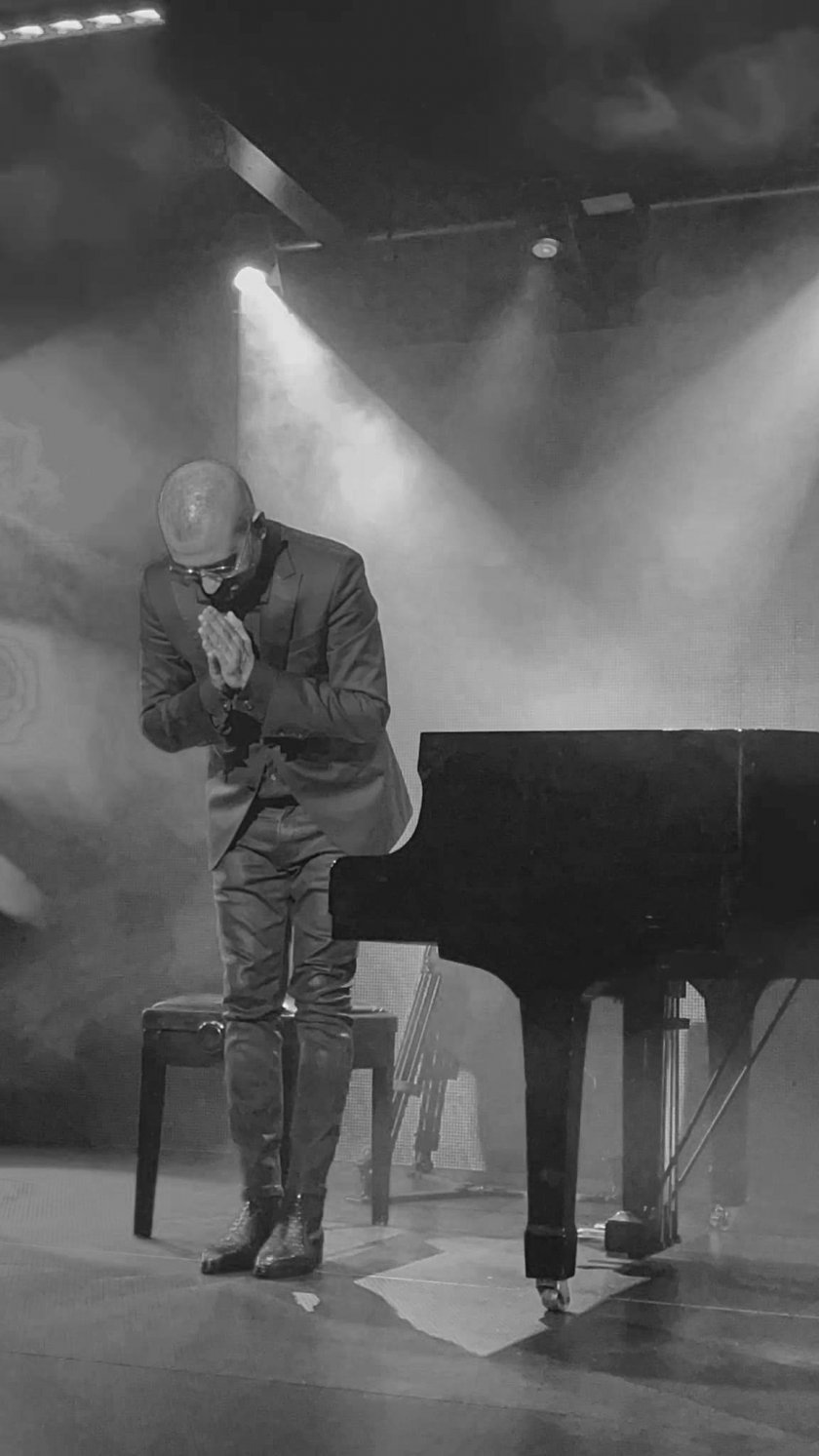 Да излееш душата си пред стотици хора и то така,