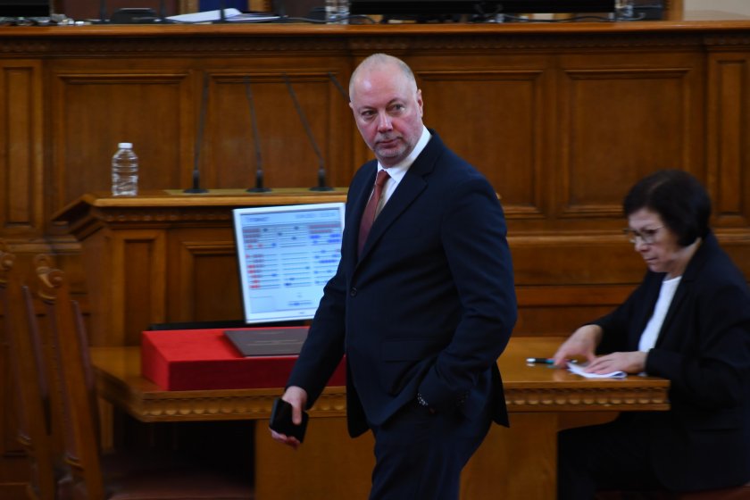 Докато не отмине дистанцираното говорене и не се седне на