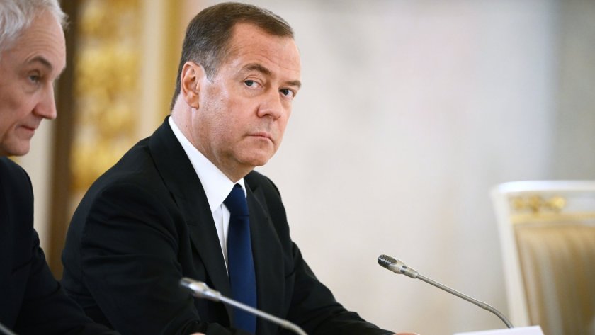 Медведев заплаши да блокират зърнената сделка, ако Г-7 забранят износа към Русия