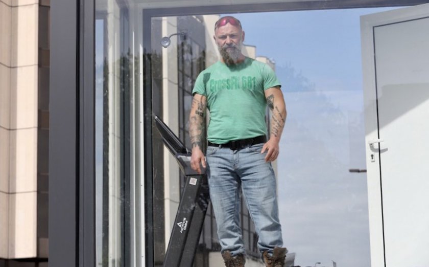 Стъклената клетка“ – невиждан социален експеримент в центъра на столицата.