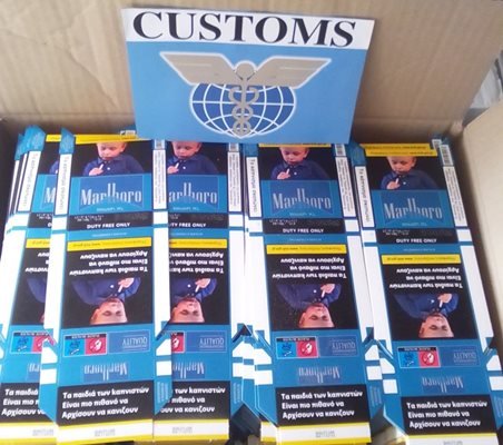 Митничари хванаха два камиона с хартия и картон за производство