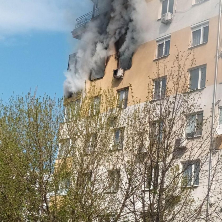 Човек загина при пожар в жилищен блок в "Надежда" (ОБНОВЕНА)