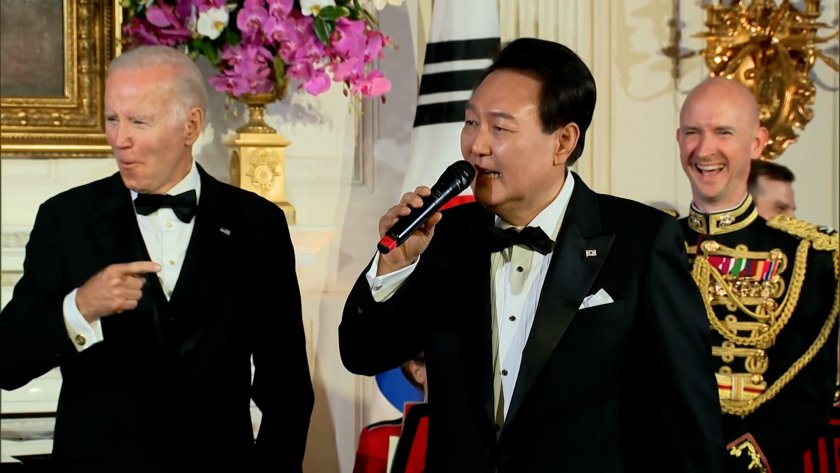 Президентът на Република Корея Юн Сук-йол се оказва, че умее