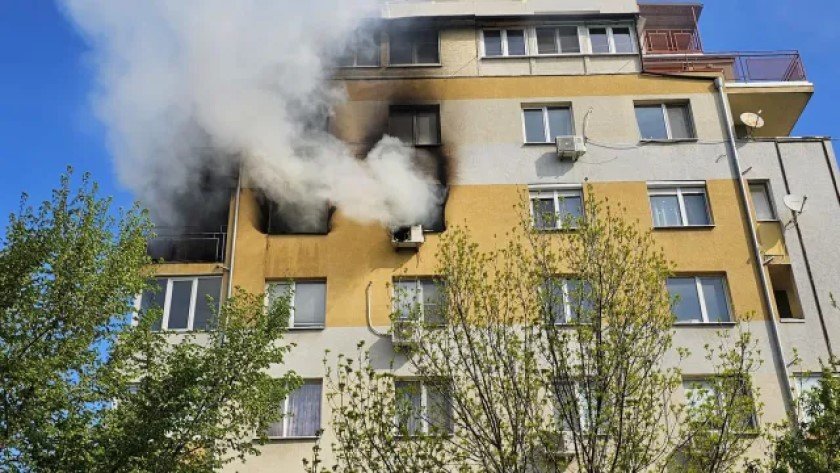 Пожар в столичния квартал „Надежда“