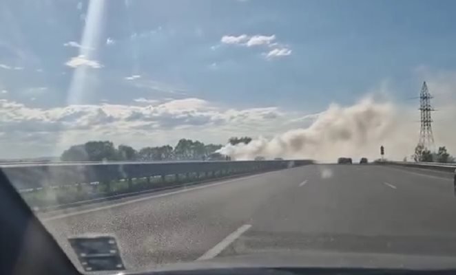 Бус се запали на Северната тангента