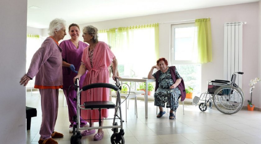 Проектни предложения за реформиране на 81 дома за стари хора,