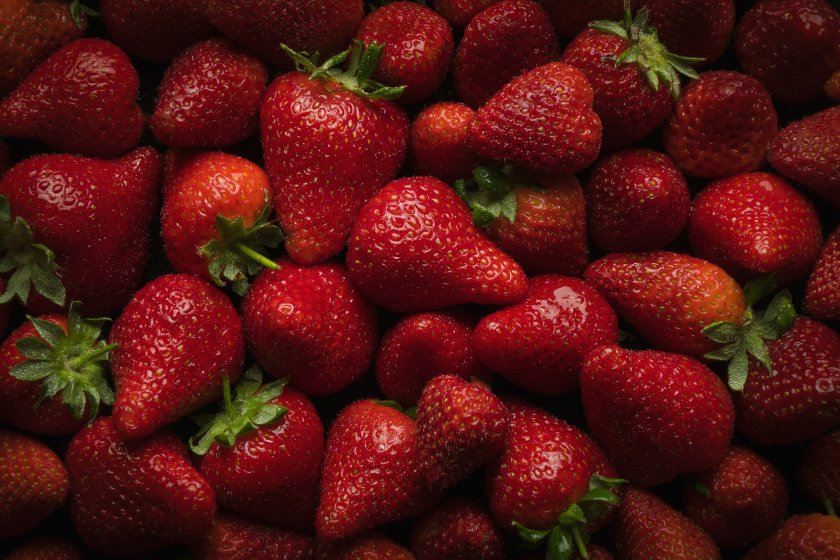 Един килограм ягоди (40 леи - 16 лв.) струва повече