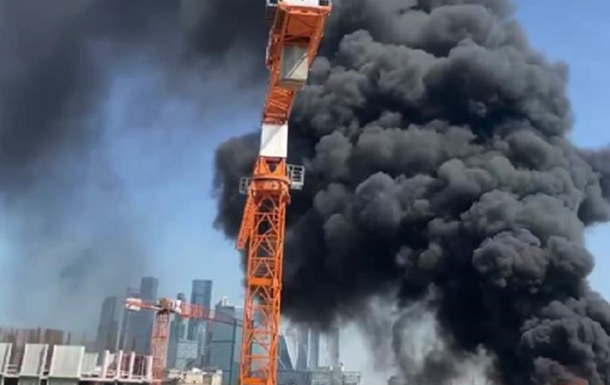 Пожар пламна в луксозен жилищен комплекс в Москва