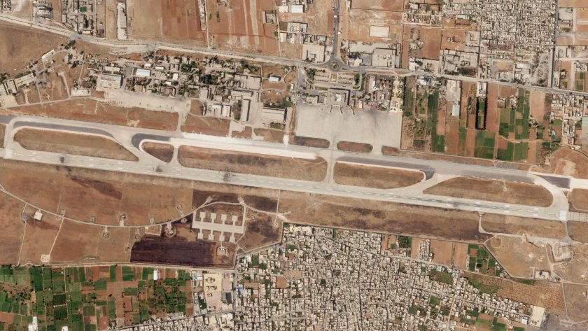 Израел нанесе въздушни удари по летището в Алепо