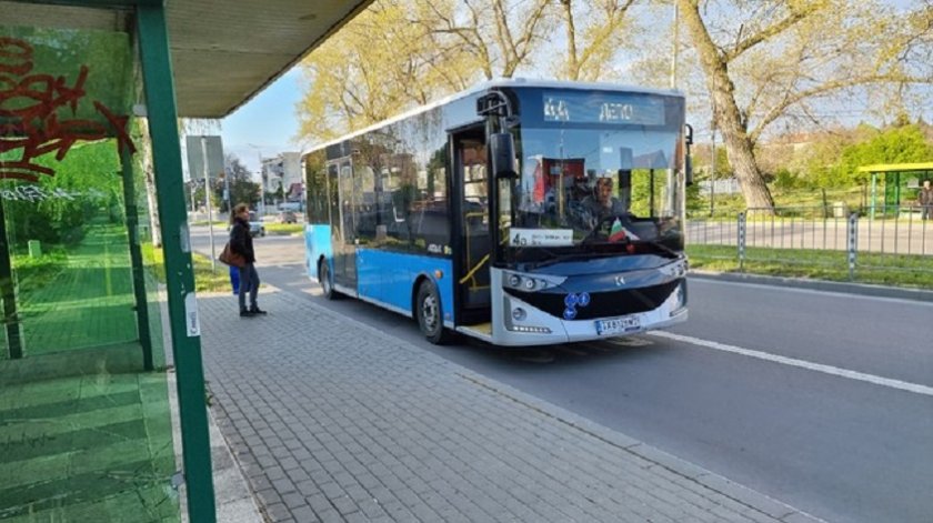 Новата транспортна схема на Добрич влиза в сила от днес.