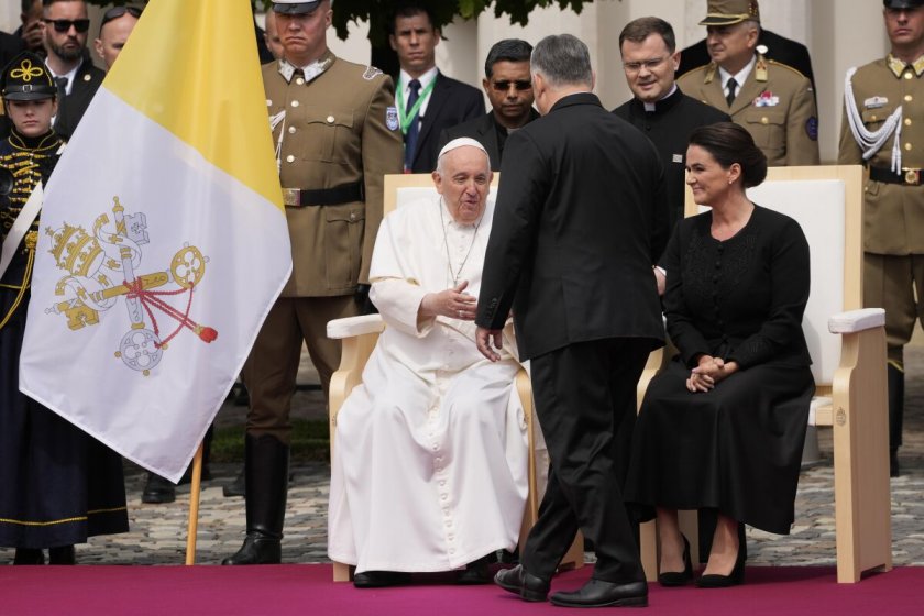 Папа Франциск пристигна в Унгария в петък на тридневно посещение,