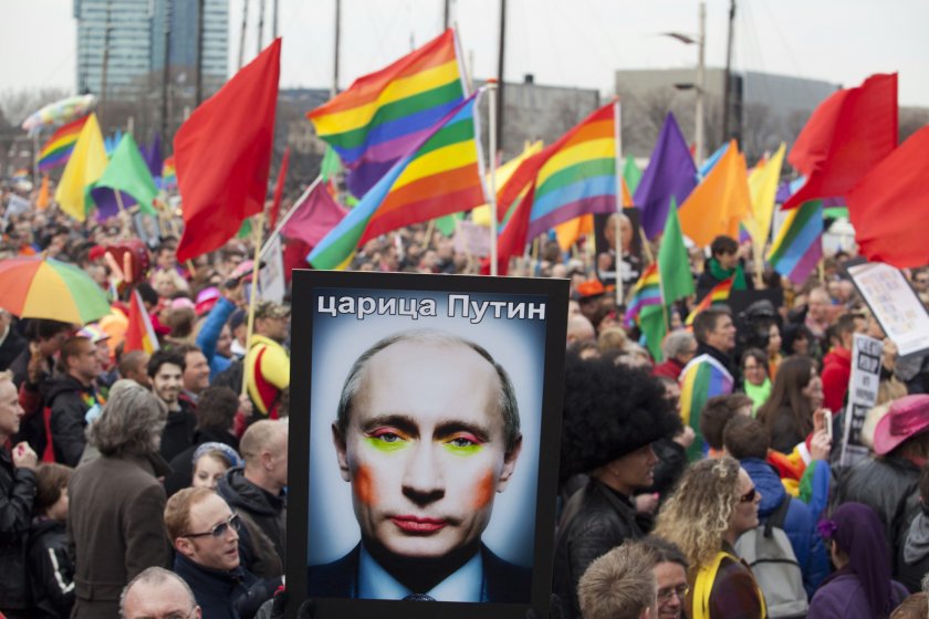 Русия депортира германец заради гей пропаганда