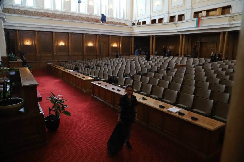 Първите текстове, засягащи регулацията на изкуствения интелект, вече са в