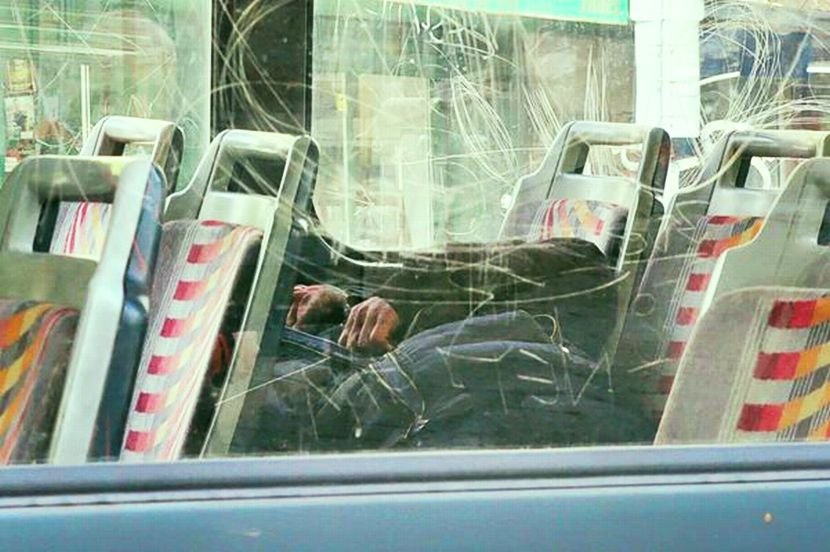 Човек припадна в трамвай