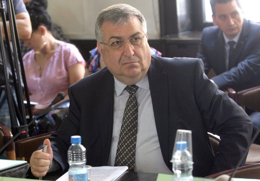 Много голяма е намесата във вътрешните работи на България. Драма