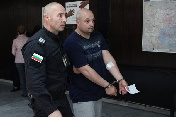 Граничният полицай Атанас Коцев, обвинен в получаване на подкуп, остава
