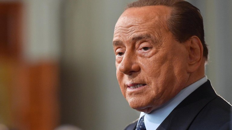 Силвио Берлускони се появи за първи път, откакто беше приет