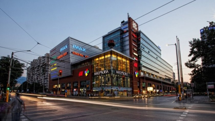 Отцепиха района около мола на Стамболийски в София. От МВР