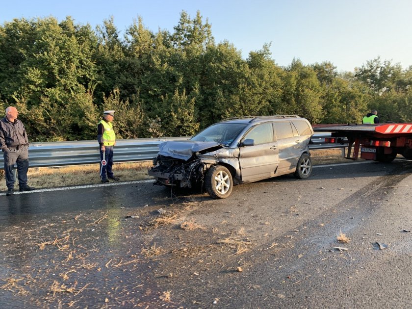 Верижна катастрофа с 3 коли в София, отцепен е районът