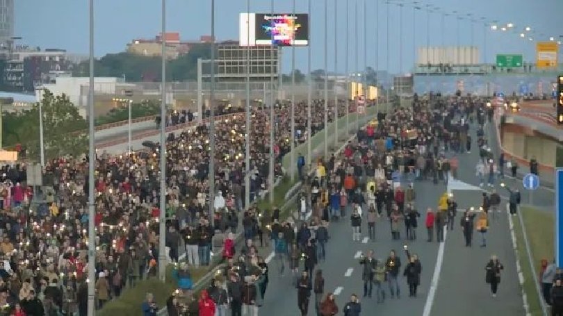 Десетки хиляди излязоха на шествие в Сърбия против насилието. Протестът в