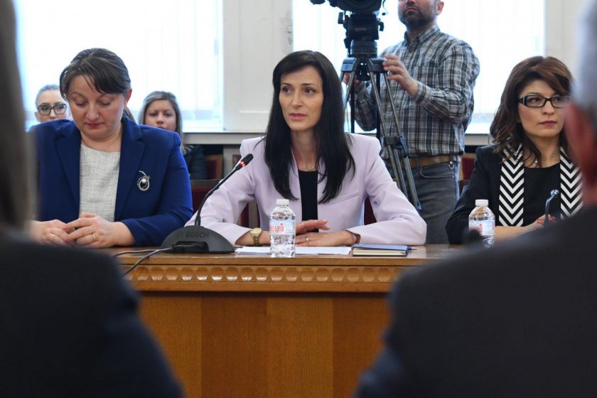 В търсене на подкрепа за бъдещ кабинет номинираната за премиер