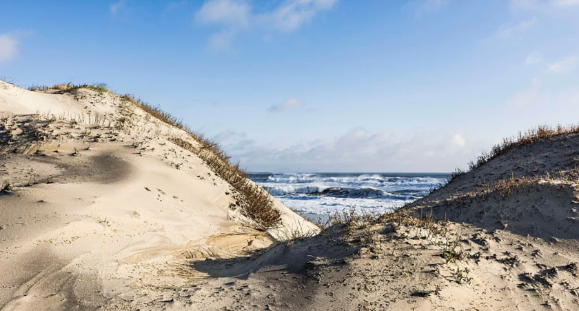 17-годишен изкопа дупка на плажа и загина под няколко метра пясък