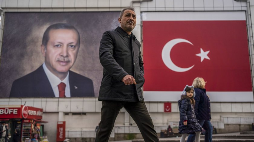 Съседна Турция е на прага на най-оспорваните избори в новата история. Десетки