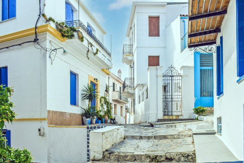 НАП проверява близо 2 000 българи с имоти в Гърция