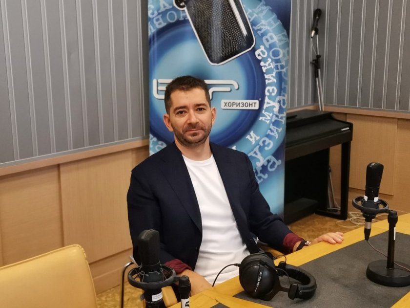 Политологът Слави Василев за Габриел: Пунта Мара от Борисов, отиваме на избори!