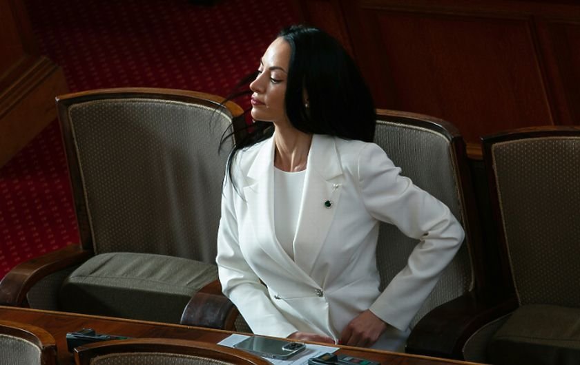 Грозна и нелепа свада между депутатки от Варна стигна до