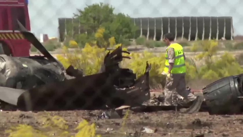Изтребител Ф-18 се разби в Сарагоса, пилотът е жив (ВИДЕО)