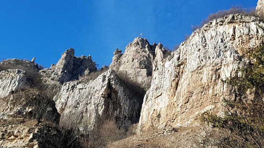 Загинал турист е намерен вчера в района на Кръста на