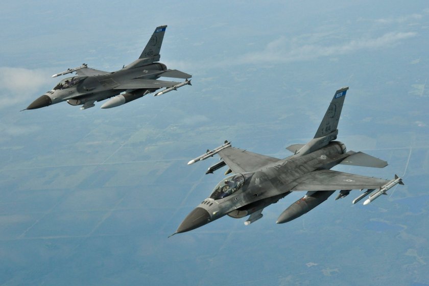Украйна иска да получи общо 40 до 50 изтребители F-16,