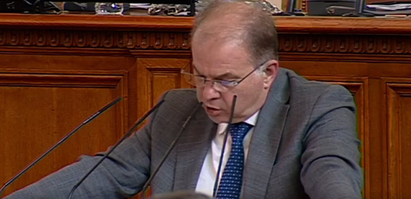 Депутатът от ГЕРБ Радомир Чолаков взриви пленарната зала по време