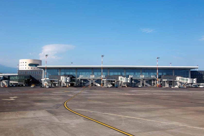 Изригване на Етна затвори летище Катания 