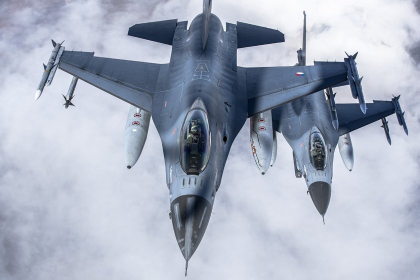 Нидерландия праща на Украйна F-16 след обучението на пилотите