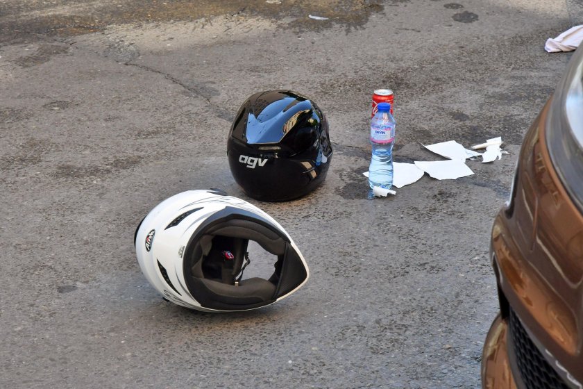 Моторист загина след сблъсък в насрещното с две коли край Варна