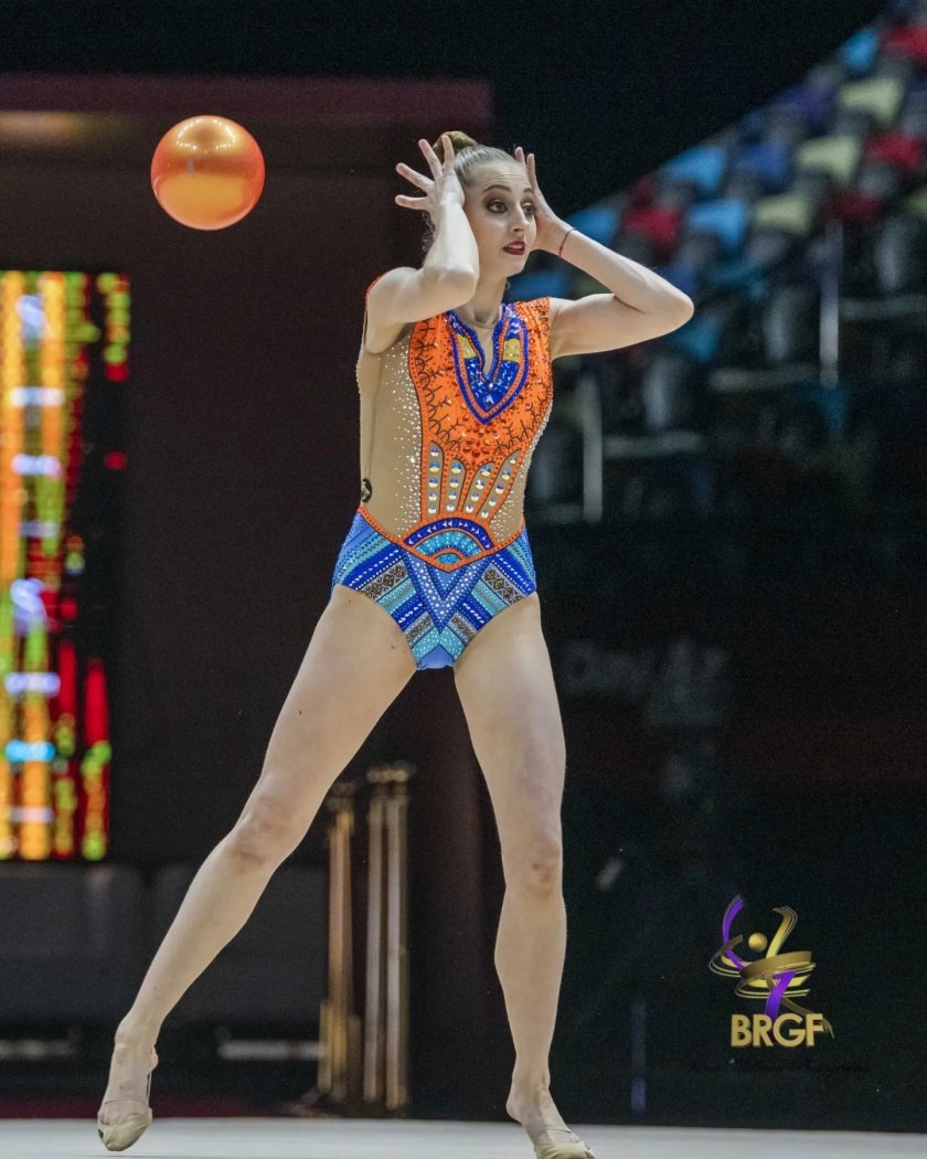 Стилияна Николова спечели сребърен медал на топка, а шампионката в