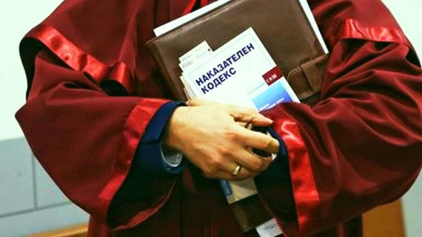 Вижте декларацията на прокурорската колегия срещу Гешев