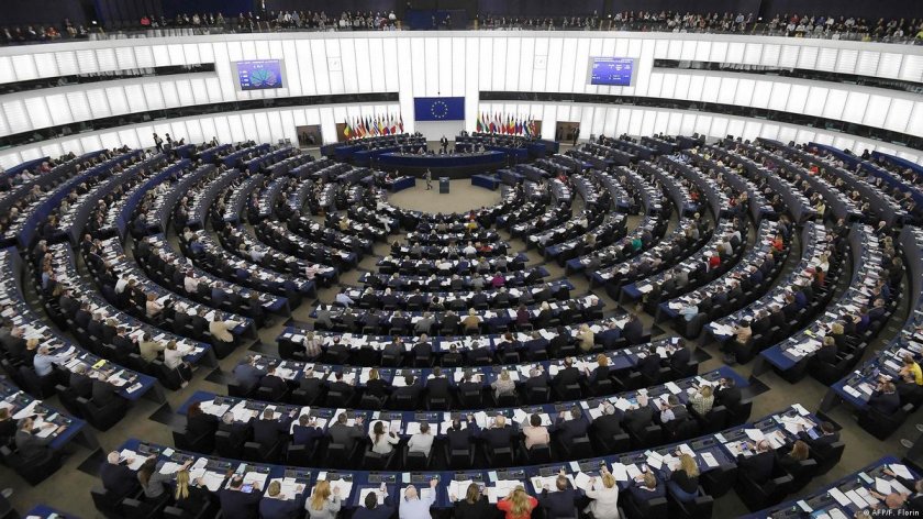 ЕП реже наполовина големите пенсии на евродепутатите