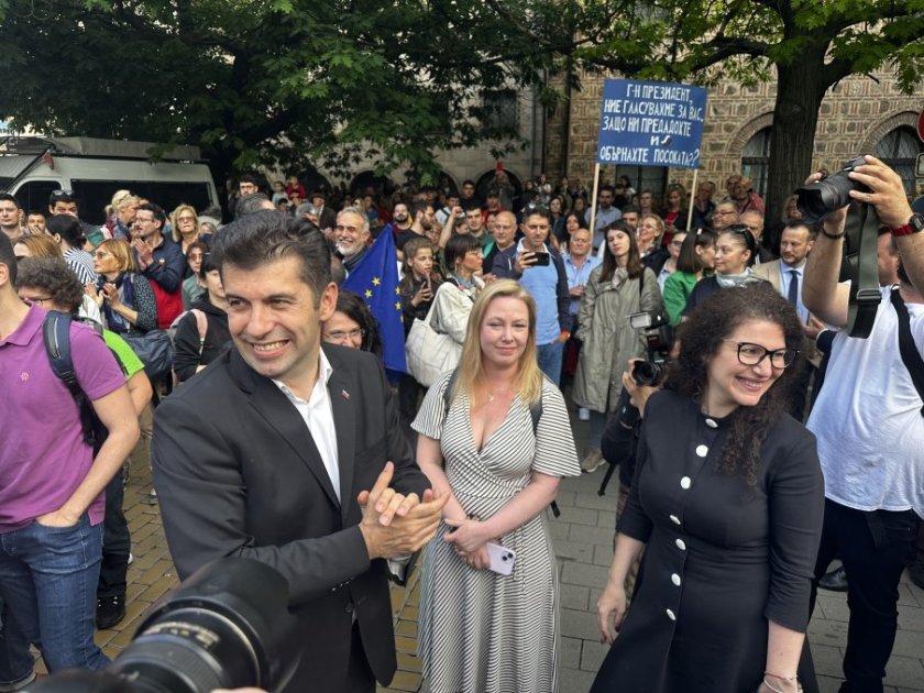 Линда Петкова отново се появи редом до съпруга си Кирил