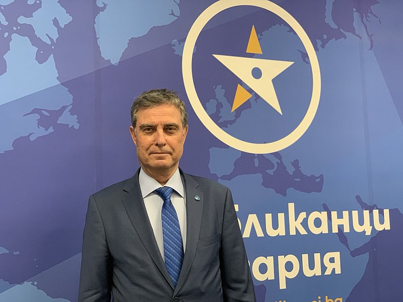 В българската армия все още има истински офицери, а не